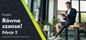 Zdjęcie przedstawia osobę z niepełnosprawnością w pracy lub podczas nauki.