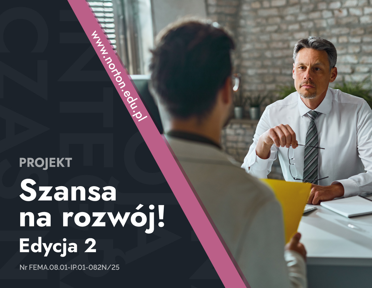 Zdjęcie przedstawia dwóch mężczyzn w trakcie rozmowy o pracę, jeden z nich to kandydat, drugi to pracodawca.